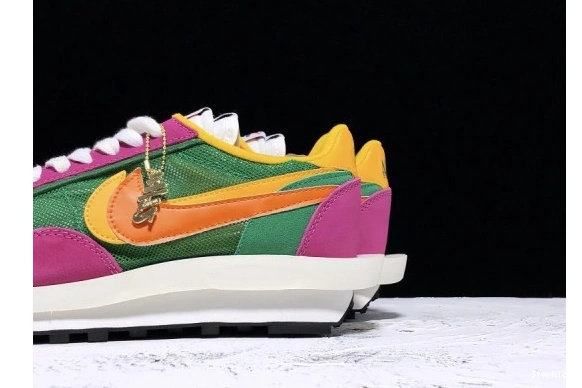 Pine BV0073-301 Green Nike Waffle  LD Sacai 0805